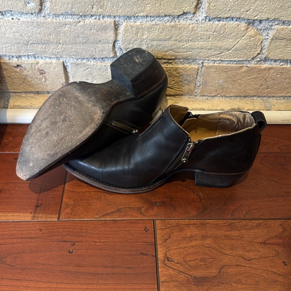 Frye Sacha Black Leather Bootie/Shoe - Picture 5 of 5